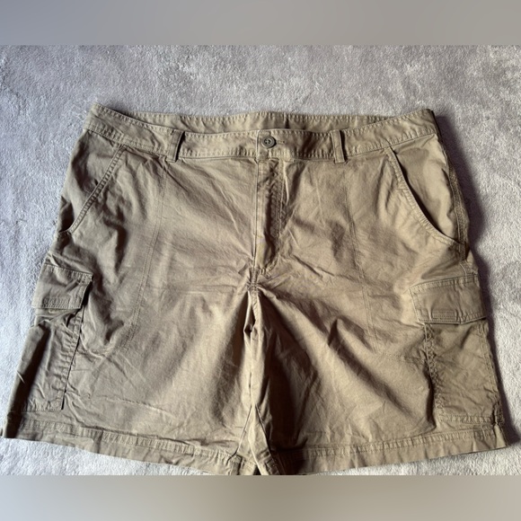 Columbia Men's Khaki Cargo Shorts - Picture 1 of 9